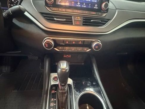 Used 2024 Nissan Altima 2.5 SR FWD image 17