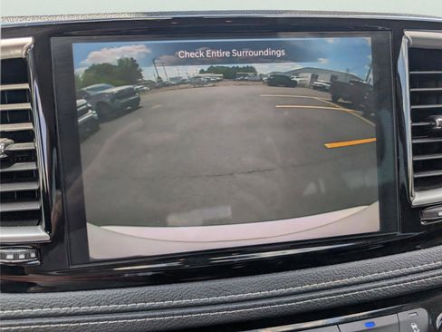 Used 2023 Chrysler Pacifica Touring-L w/ Uconnect Theater Family Group FWD image 15