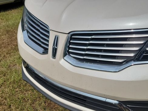 Used 2018 Lincoln MKX Reserve w/ Lincoln MKX Climate Package AWD/4WD image 3