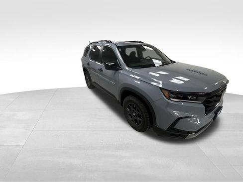 Certified 2025 Honda Pilot TrailSport image 5
