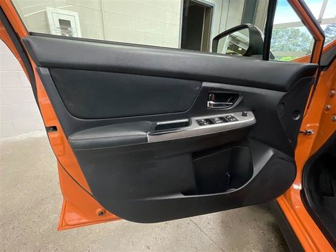 Used 2015 Subaru Crosstrek 2.0i Premium w/ Moonroof Package AWD/4WD image 10