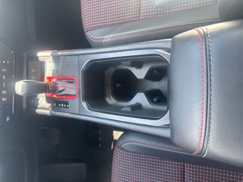 Used 2025 Nissan Kicks SR FWD image 27
