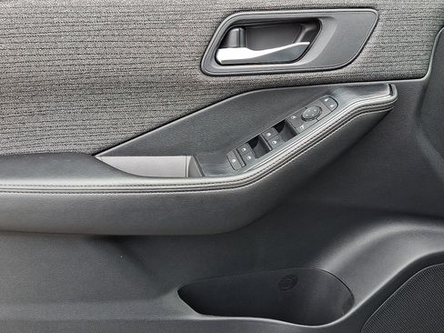 Used 2021 Nissan Rogue SV image 12