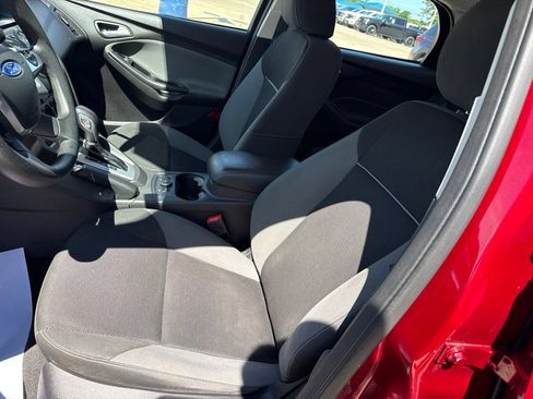 Used 2014 Ford Focus SE w/ SE Winter Package FWD image 8