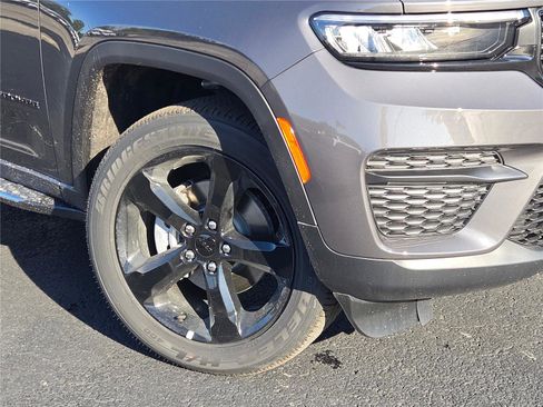 New 2025 Jeep Grand Cherokee Altitude image 3