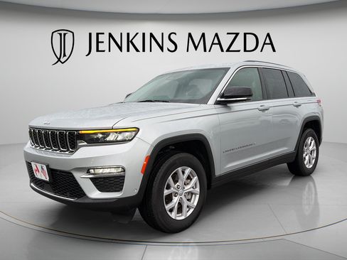 Used 2022 Jeep Grand Cherokee Limited w/ Luxury Tech Group II RWD image 7
