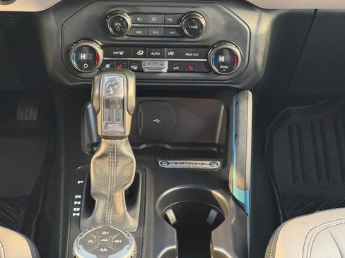 Used 2024 Ford Bronco Wildtrak image 14