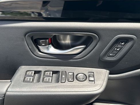 Certified 2024 Honda Pilot Touring image 23