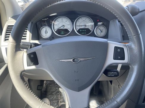 Used 2010 Chrysler Town & Country Limited w/ Entertainment Group #3 FWD image 12
