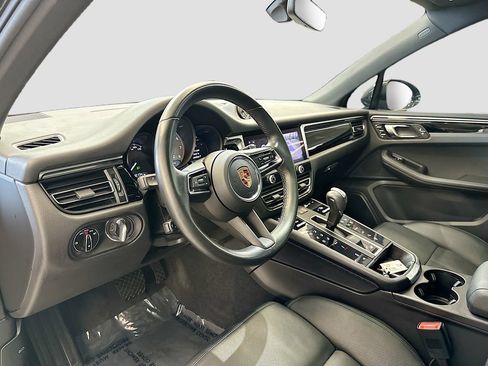 Certified 2022 Porsche Macan S AWD/4WD image 4