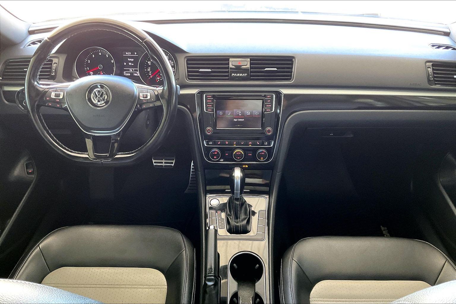 Used 2018 Volkswagen Passat 3.6 FWD image 8
