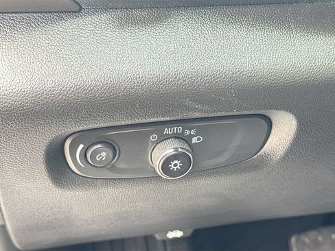 Used 2023 Chevrolet Traverse LT FWD image 10