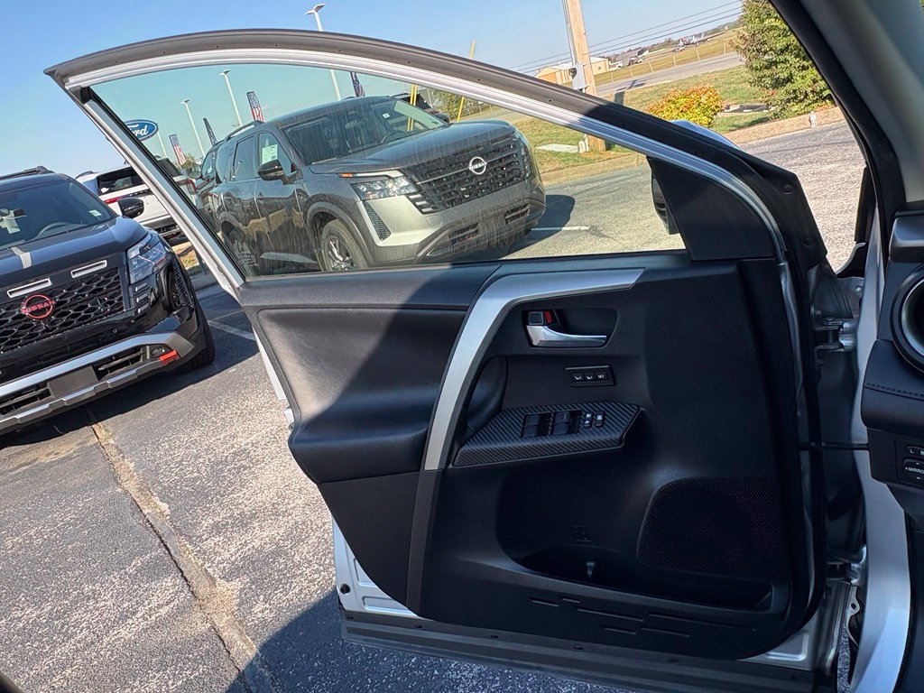 Used 2015 Toyota RAV4 Limited w/ Outdoor Package AWD/4WD image 32
