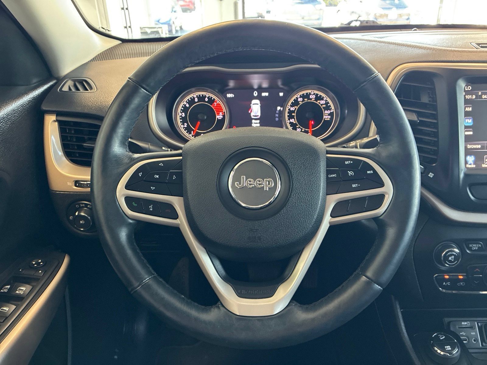 Used 2017 Jeep Cherokee Limited AWD/4WD image 18