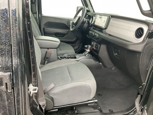 Used 2024 Jeep Wrangler Unlimited w/ Convenience Group AWD/4WD image 17