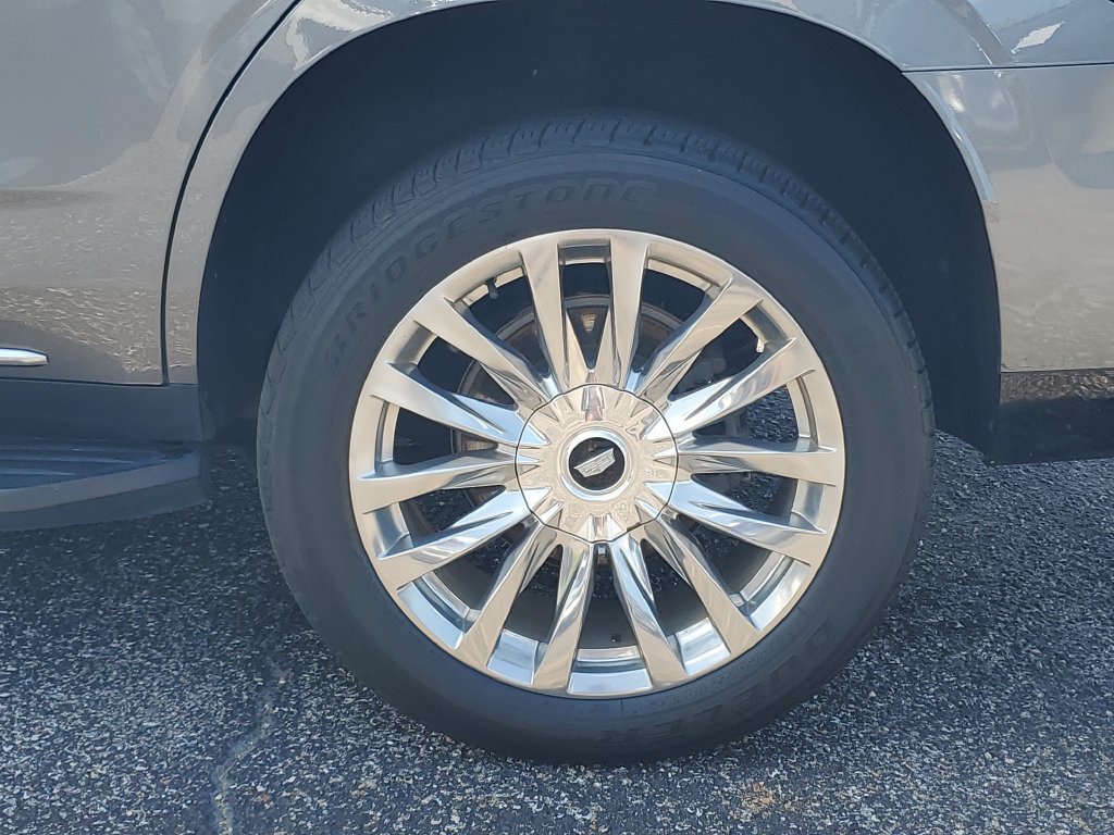 Used 2021 Cadillac Escalade Premium Luxury RWD image 36