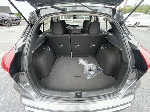 New 2025 Nissan Kicks Play S image 9