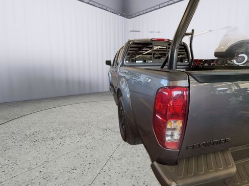 Used 2020 Nissan Frontier SV w/ Midnight Edition Floor Mats AWD/4WD image 4