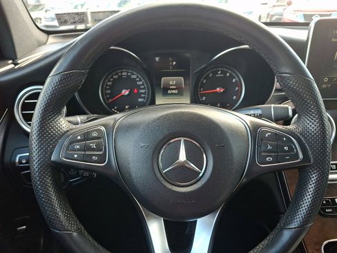 Used 2019 Mercedes-Benz GLC 300 4MATIC image 18