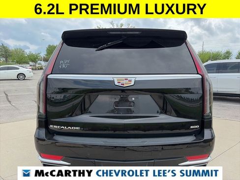 Used 2023 Cadillac Escalade Premium Luxury w/ LPO, Illumination Package AWD/4WD image 17