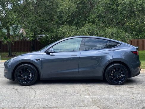 Used 2023 Tesla Model Y AWD image 7