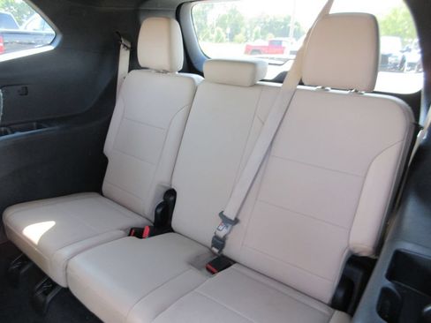 Certified 2025 Buick Enclave Preferred FWD image 23