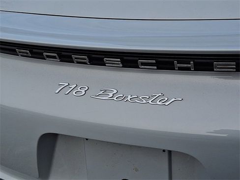 Used 2024 Porsche 718 Boxster image 33