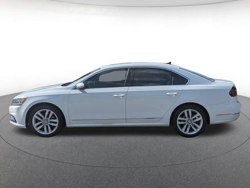 Used 2017 Volkswagen Passat 1.8T SE FWD image 2