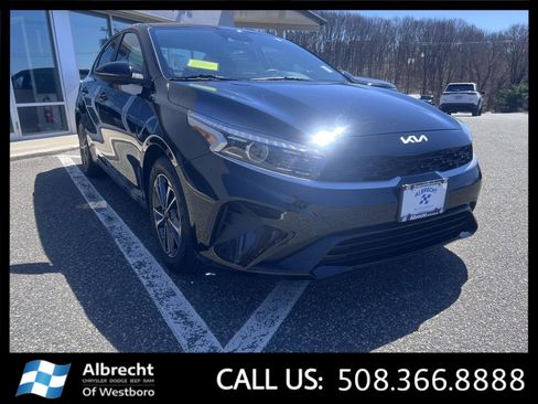 Used 2023 Kia Forte LXS w/ LXS Technology Package image 7