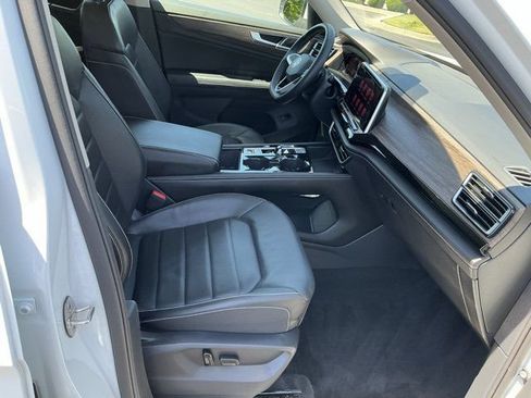 Used 2024 Volkswagen Atlas SEL AWD/4WD image 24