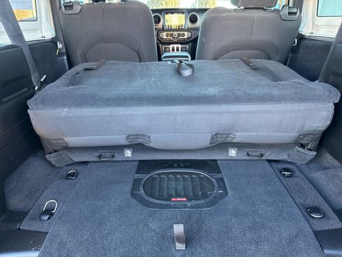 Used 2023 Jeep Wrangler Willys image 16