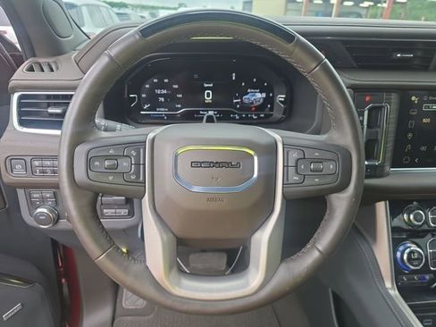 Used 2024 GMC Yukon XL Denali w/ Advanced Technology Package image 7