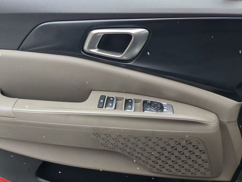 Used 2025 Kia Carnival image 13