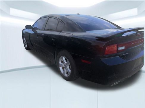 Used 2014 Dodge Charger SE w/ Connectivity Group RWD image 5