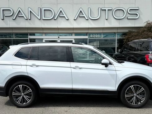 Used 2018 Volkswagen Tiguan SE w/ 18" Alloy Wheels Package FWD image 8