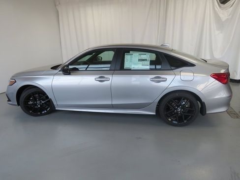 Used 2024 Honda Civic Sport image 3