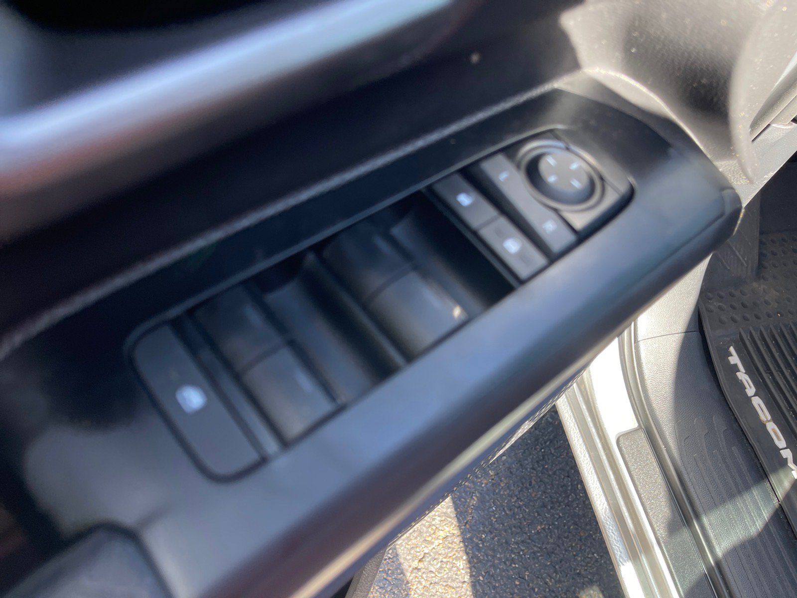 Used 2025 Toyota Tacoma TRD Sport AWD/4WD image 8