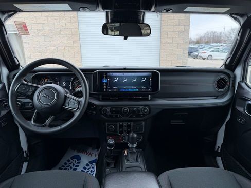 Used 2024 Jeep Wrangler Unlimited Rubicon image 14