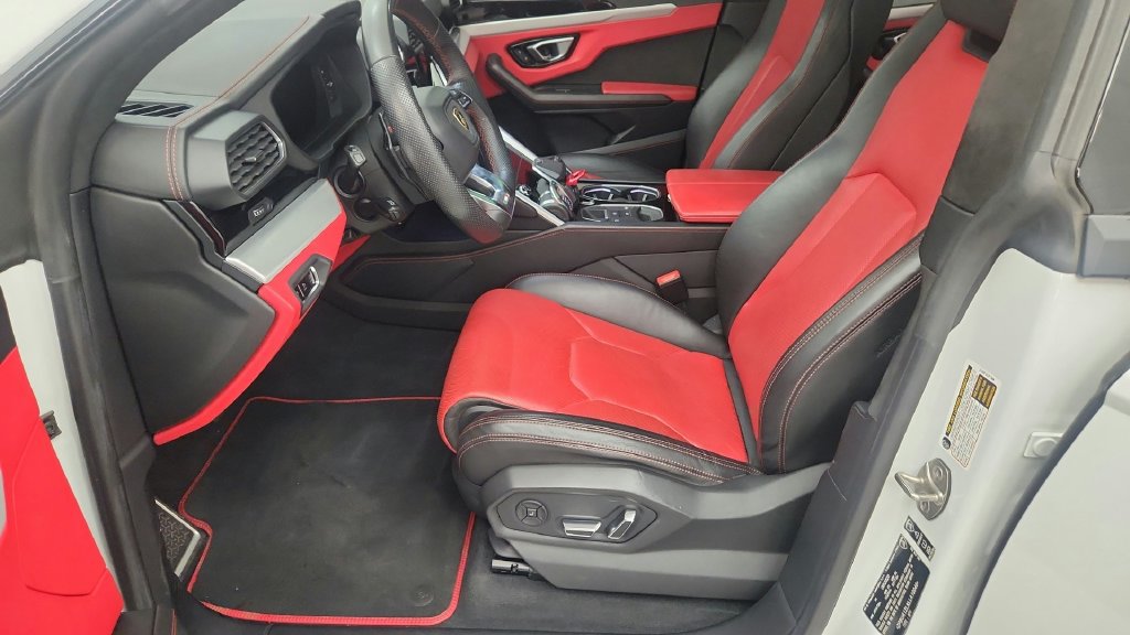 Used 2020 Lamborghini Urus AWD/4WD image 25