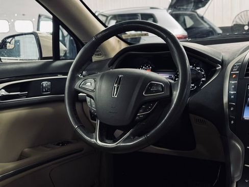 Used 2014 Lincoln MKZ image 21