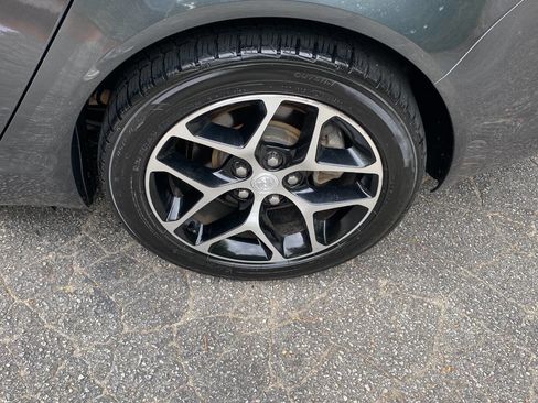 Used 2017 Buick Regal Sport Touring FWD image 9