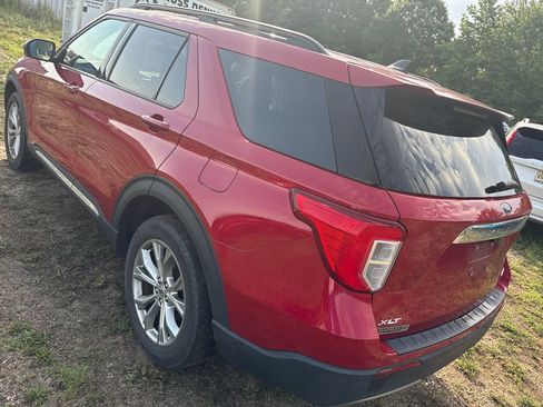 Used 2021 Ford Explorer XLT w/ Equipment Group 202A AWD/4WD image 10