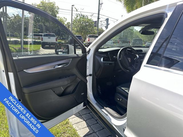 Used 2024 Cadillac XT6 Luxury w/ LPO, Floor Liner Package FWD image 22