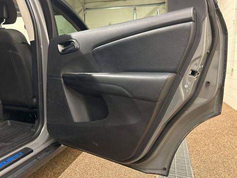 Used 2020 Dodge Journey SE w/ Blacktop Package FWD image 15