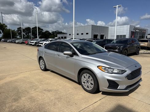 Used 2019 Ford Fusion S FWD image 11