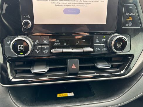 Certified 2023 Toyota Highlander XLE image 19