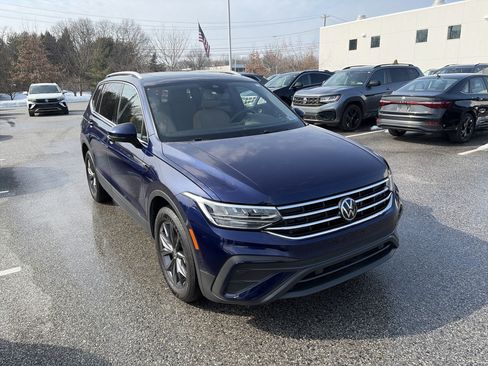 Certified 2022 Volkswagen Tiguan SE image 3