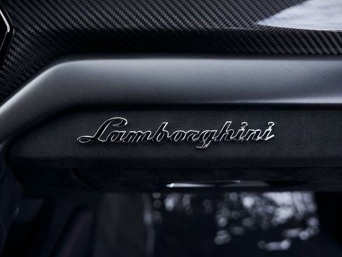 Used 2024 Lamborghini Urus Performante AWD/4WD image 49