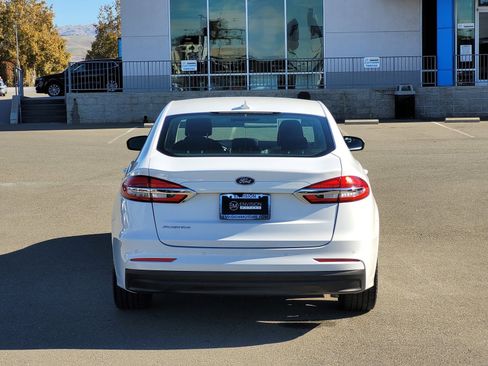 Used 2020 Ford Fusion SE image 6