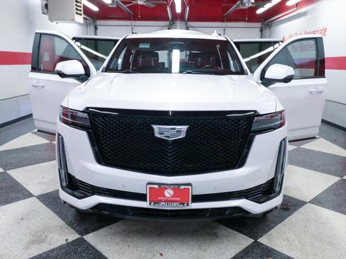 Used 2023 Cadillac Escalade Sport Platinum w/ LPO, ONYX Package AWD/4WD image 34